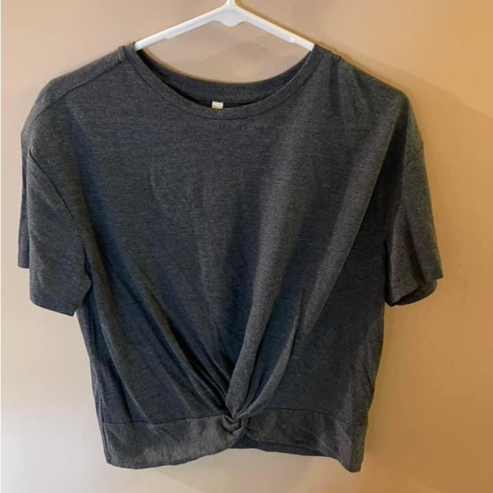 Front knot tee!